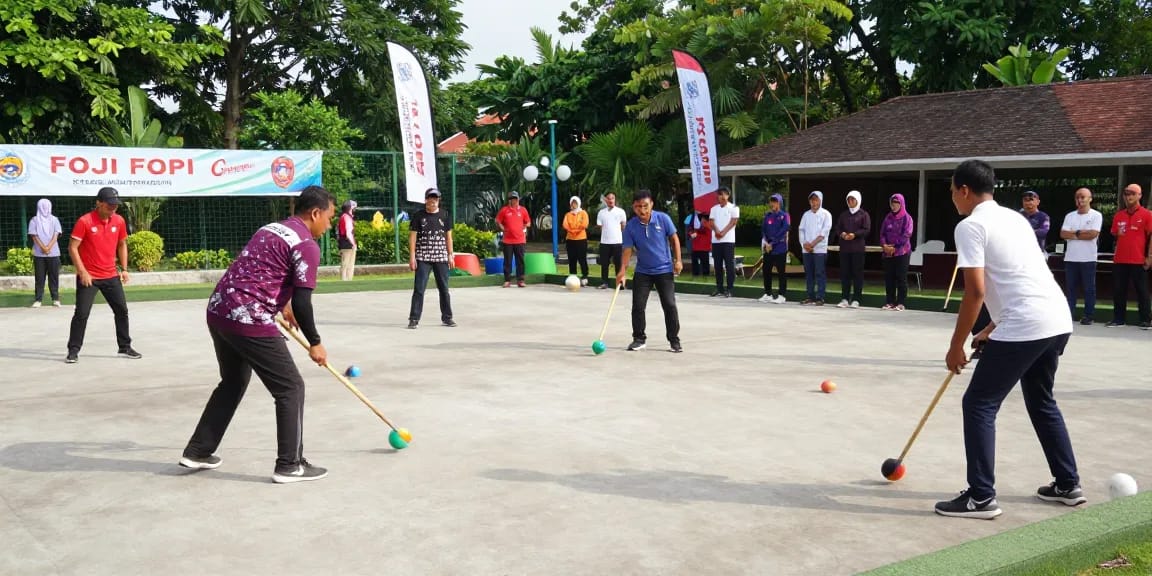 Aktivitas petanque di FOPI Kota Banjarmasin, menunjukkan semangat komunitas dan olahraga.